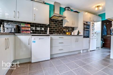 3 bedroom terraced house for sale, Crouch Avenue, Barking