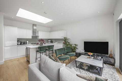 2 bedroom flat for sale, Madeley Road, London W5