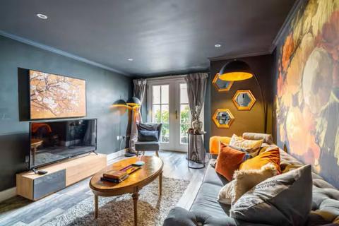 2 bedroom flat for sale, Greyhound Road, London W14