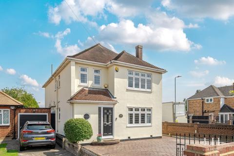 4 bedroom detached house for sale, Lynkay, Lambs Lane North, Rainham