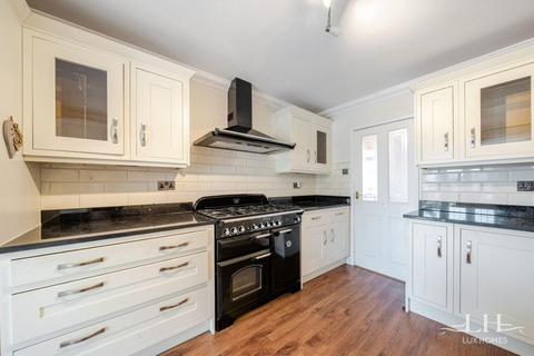 4 bedroom detached house for sale, Lynkay, Lambs Lane North, Rainham