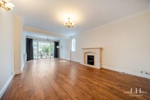 4 bedroom detached house for sale, Lynkay, Lambs Lane North, Rainham