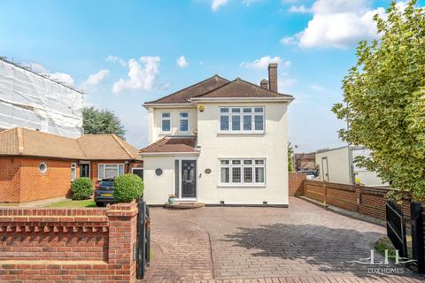 4 bedroom detached house for sale, Lynkay, Lambs Lane North, Rainham