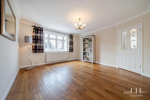 4 bedroom detached house for sale, Lynkay, Lambs Lane North, Rainham
