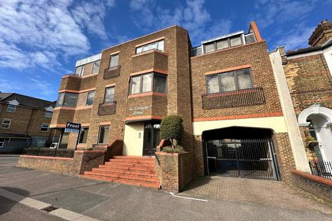 2 bedroom penthouse for sale, St Leonards Road, Windsor, Berkshire, SL4
