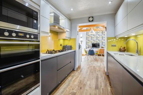 3 bedroom bungalow for sale, Ibbetson Court, Morley LS27
