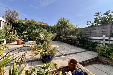 2 bedroom semi-detached bungalow for sale, Woodland Avenue, Swillington, Leeds