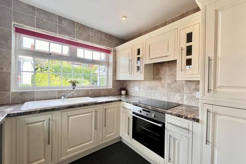 2 bedroom semi-detached bungalow for sale, Woodland Avenue, Swillington, Leeds