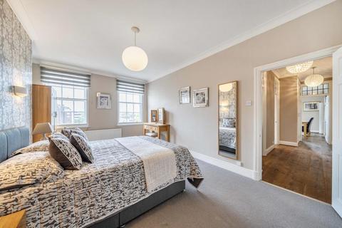 3 bedroom flat for sale, Eyre Court, St John's Wood, NW8