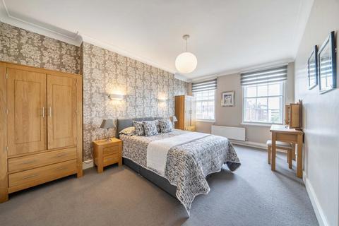 3 bedroom flat for sale, Eyre Court, St John's Wood, NW8