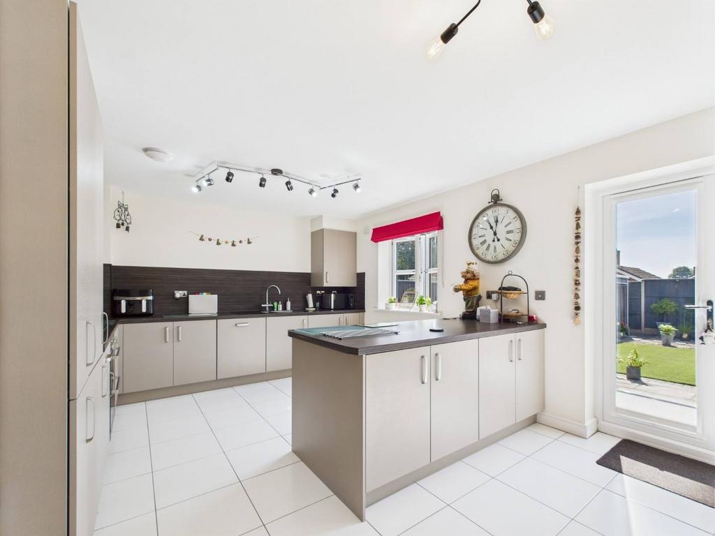 Kitchen/Dining Area