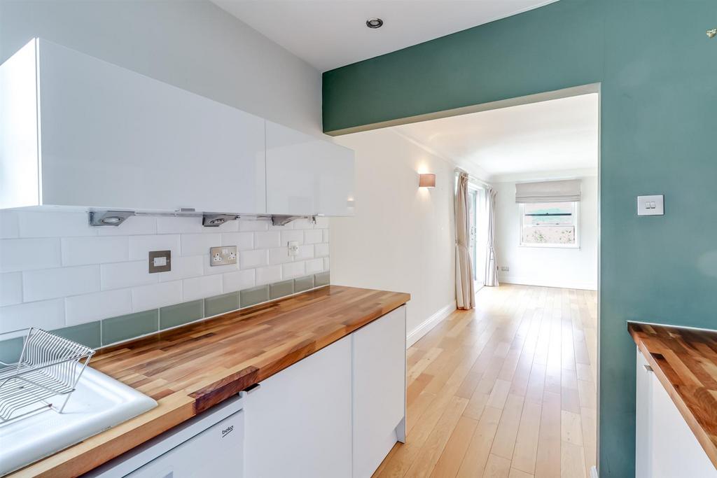 Kitchen (8).jpg