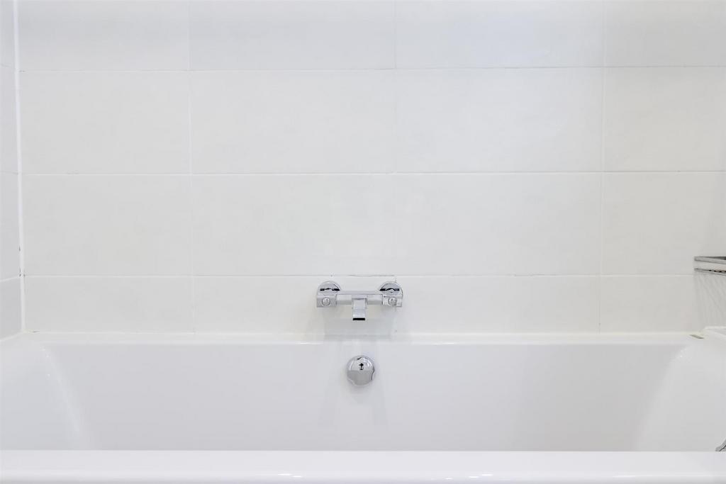 Bathroom (3).jpg