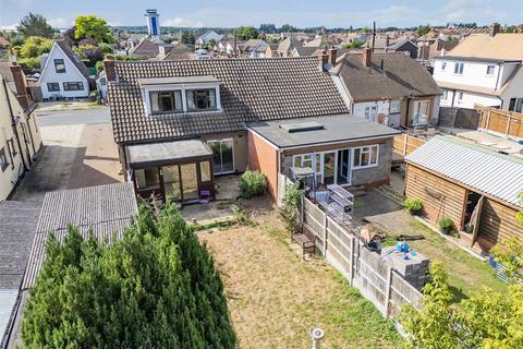 3 bedroom semi-detached house for sale, Sutton Court Drive, Rochford, Essex, SS4