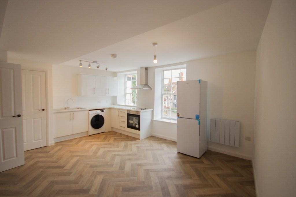 Brand new 2 bedroom flat, spacious living area, m