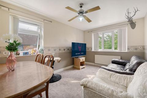 2 bedroom flat to rent, Turnors, Harlow CM20