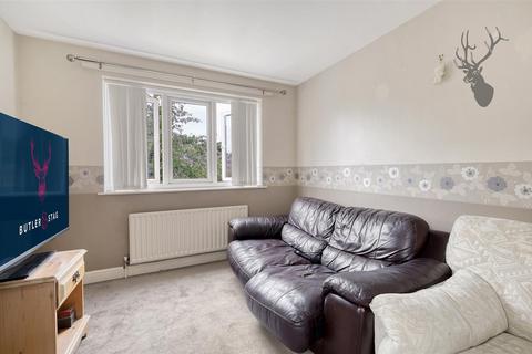 2 bedroom flat to rent, Turnors, Harlow CM20