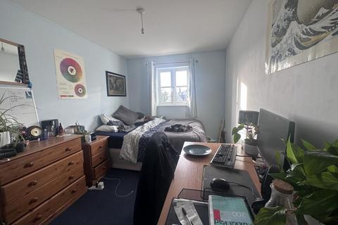 4 bedroom house share to rent, 16 Freedom Square