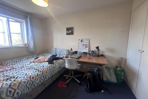 4 bedroom house share to rent, 16 Freedom Square