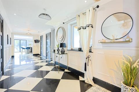 3 Abbey Road, Hullbridge, Hockley, SS5 6DG