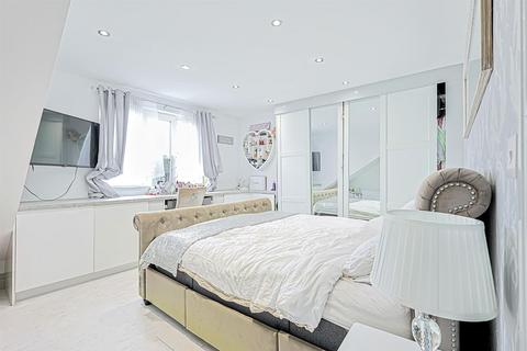 3 Abbey Road, Hullbridge, Hockley, SS5 6DG