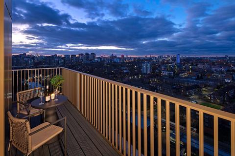 undefined, England E16 1JN London, GBR