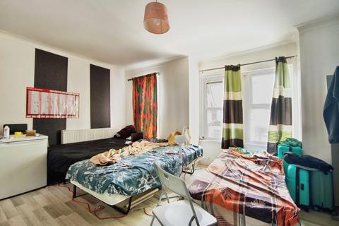 4 bedroom flat for sale, Katherine Road, London E6