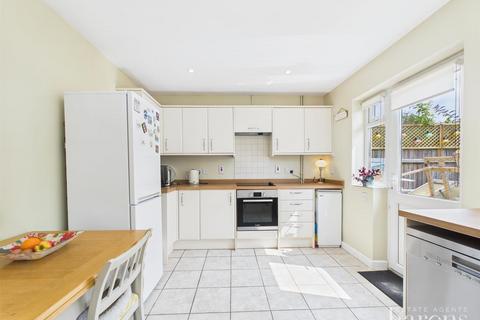 14b Hackwood Lane, Cliddesden, Basingstoke, RG25 2NH