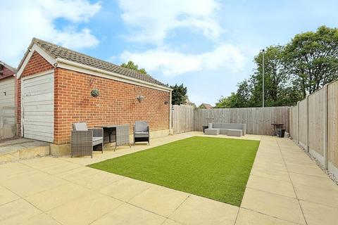 2 bedroom semi-detached bungalow for sale, Chestnut Gardens, Wortley, Leeds