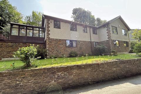 4 bedroom detached house for sale, Coombe