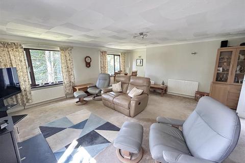 4 bedroom detached house for sale, Coombe