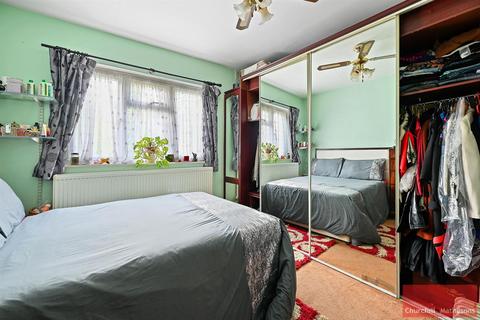 3 bedroom maisonette for sale, Tubbs Road, London