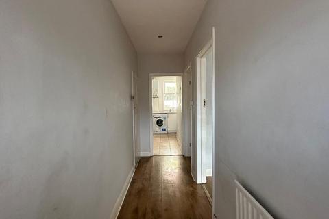 117 Wide Way, Mitcham, CR4 1BQ