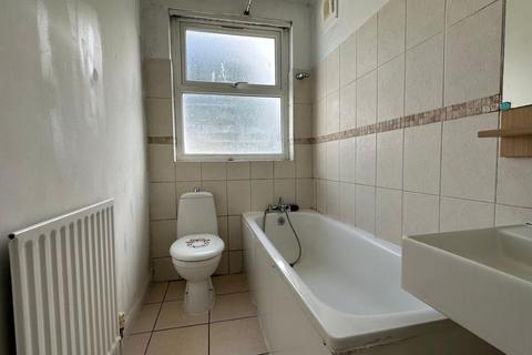 117 Wide Way, Mitcham, CR4 1BQ