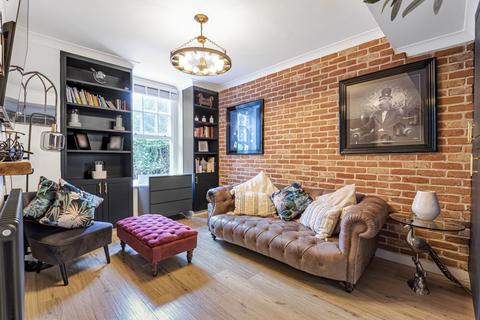 1 bedroom flat for sale, Vicarage Crescent, London, SW11
