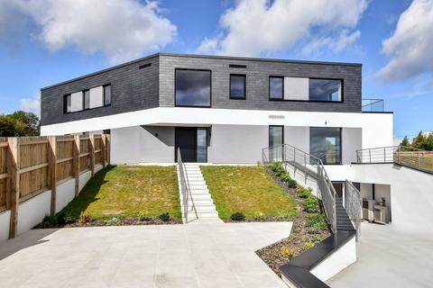 7 bedroom detached house to rent, Crouch Lane, Waltham Cross EN7
