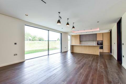 7 bedroom detached house to rent, Crouch Lane, Waltham Cross EN7