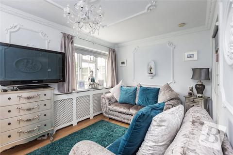16 Amberley Way, Romford, RM7 8BT