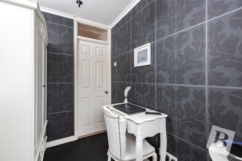 16 Amberley Way, Romford, RM7 8BT