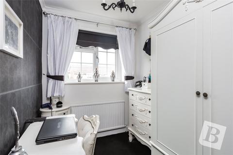 16 Amberley Way, Romford, RM7 8BT