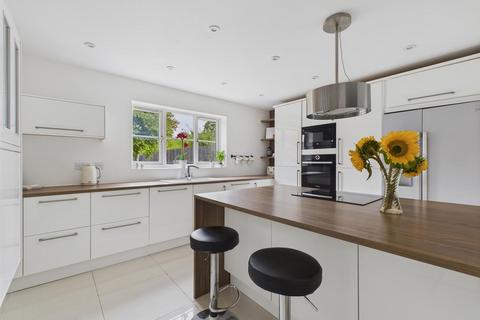 16 Ash Close, Malvern, WR14 2WF