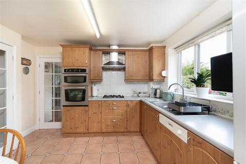 4 bedroom detached house for sale, Belvedere Court, Alwoodley LS17