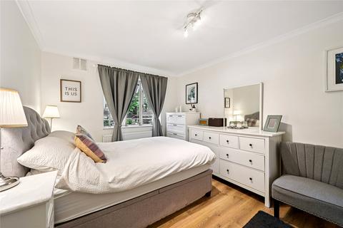 13 Edensor Gardens, London, W4 2QY