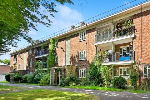 13 Edensor Gardens, London, W4 2QY