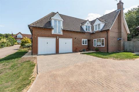 4 bedroom detached house for sale, Weatherall Close, Faversham
