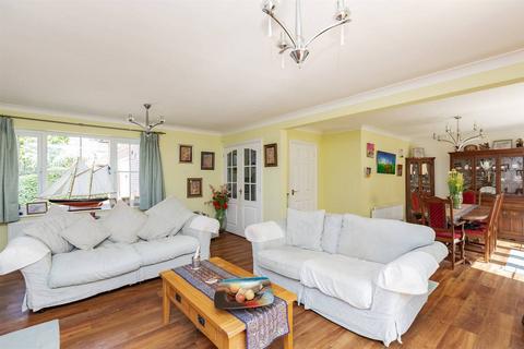 4 bedroom detached house for sale, Weatherall Close, Faversham