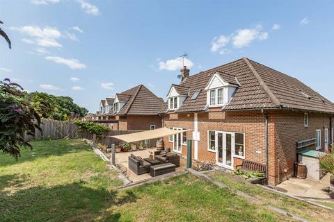 4 bedroom detached house for sale, Weatherall Close, Faversham