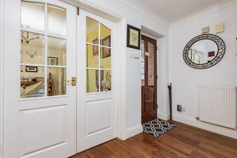 4 bedroom detached house for sale, Weatherall Close, Faversham