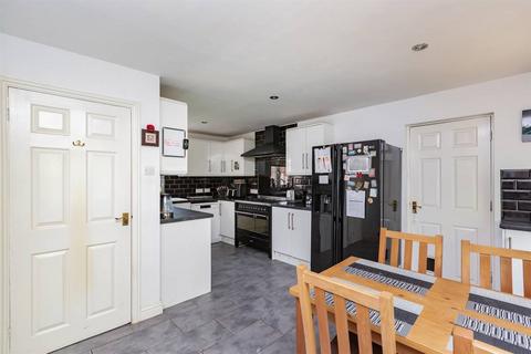4 bedroom detached house for sale, Weatherall Close, Faversham
