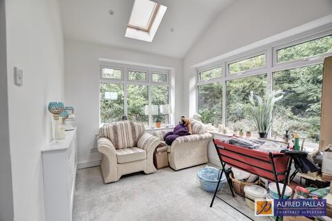 2 bedroom semi-detached bungalow for sale, Ashberry Grove, Fulwell